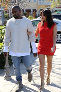 Kim Kardashian feet photo thumbnail