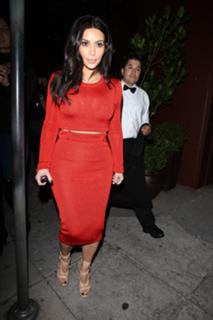 Kim Kardashian feet photo thumbnail
