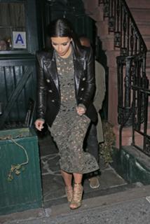 Kim Kardashian feet photo thumbnail