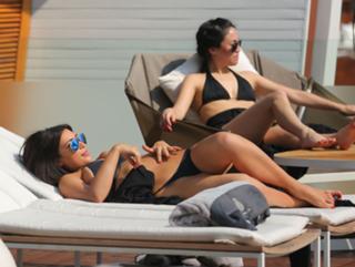 Kim Kardashian feet photo thumbnail