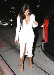 Kim Kardashian feet photo thumbnail