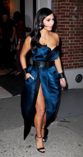 Kim Kardashian feet photo thumbnail