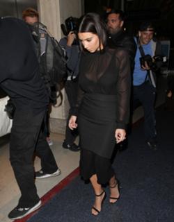 Kim Kardashian feet photo thumbnail
