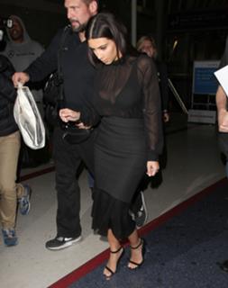 Kim Kardashian feet photo thumbnail