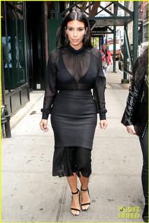 Kim Kardashian feet photo thumbnail