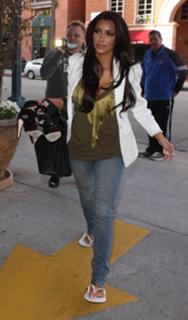 Kim Kardashian feet photo thumbnail
