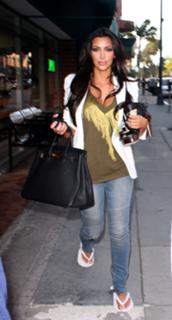 Kim Kardashian feet photo thumbnail