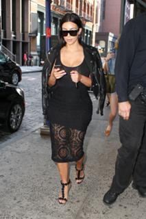 Kim Kardashian feet photo thumbnail