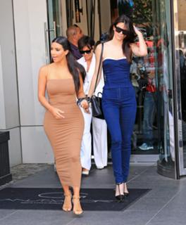 Kim Kardashian feet photo thumbnail