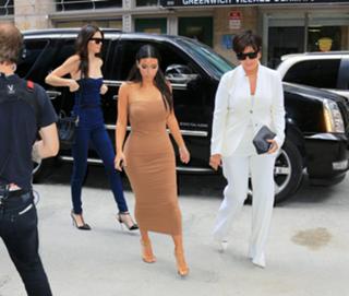 Kim Kardashian feet photo thumbnail