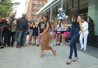 Kim Kardashian feet photo thumbnail