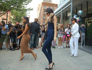 Kim Kardashian feet photo thumbnail