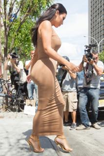 Kim Kardashian feet photo thumbnail