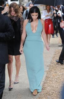 Kim Kardashian feet photo thumbnail