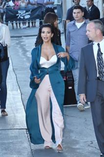 Kim Kardashian feet photo thumbnail