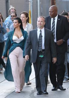 Kim Kardashian feet photo thumbnail