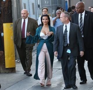 Kim Kardashian feet photo thumbnail