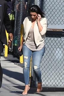 Kim Kardashian feet photo thumbnail