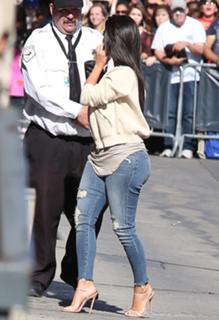 Kim Kardashian feet photo thumbnail