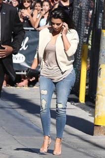 Kim Kardashian feet photo thumbnail