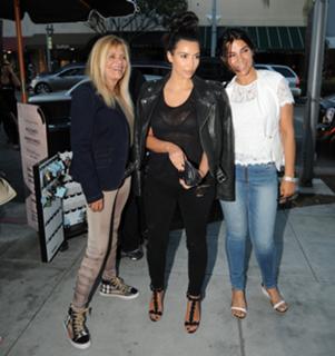 Kim Kardashian feet photo thumbnail