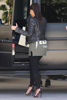 Kim Kardashian feet photo thumbnail