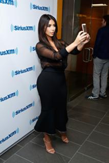 Kim Kardashian feet photo thumbnail