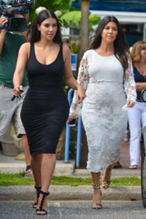 Kim Kardashian feet photo thumbnail