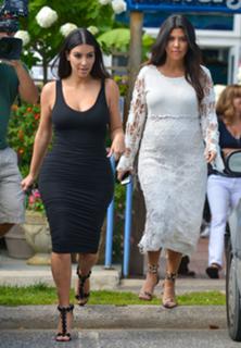 Kim Kardashian feet photo thumbnail