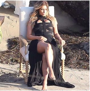 Kim Kardashian feet photo thumbnail