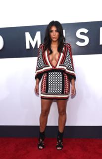 Kim Kardashian feet photo thumbnail