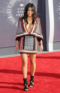 Kim Kardashian feet photo thumbnail