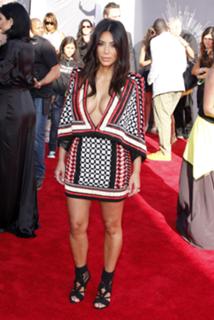 Kim Kardashian feet photo thumbnail