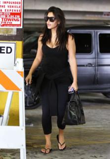 Kim Kardashian feet photo thumbnail