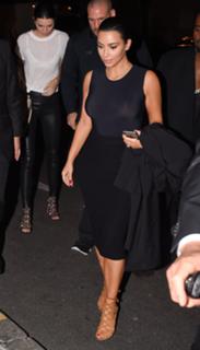 Kim Kardashian feet photo thumbnail