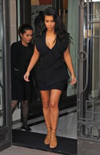 Kim Kardashian feet photo thumbnail