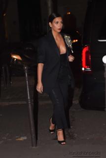 Kim Kardashian feet photo thumbnail