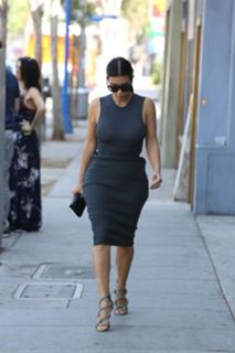 Kim Kardashian feet photo thumbnail