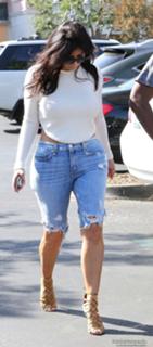 Kim Kardashian feet photo thumbnail