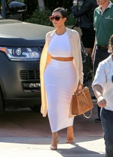 Kim Kardashian feet photo thumbnail