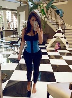 Kim Kardashian feet photo thumbnail