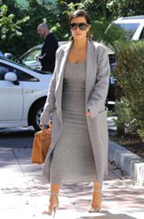 Kim Kardashian feet photo thumbnail