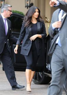 Kim Kardashian feet photo thumbnail