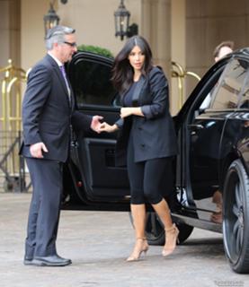 Kim Kardashian feet photo thumbnail