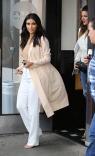 Kim Kardashian feet photo thumbnail