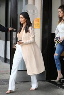 Kim Kardashian feet photo thumbnail