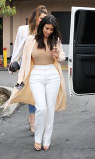 Kim Kardashian feet photo thumbnail
