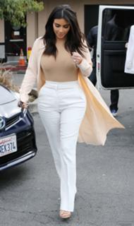 Kim Kardashian feet photo thumbnail