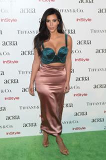 Kim Kardashian feet photo thumbnail