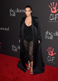 Kim Kardashian feet photo thumbnail